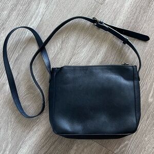 Universal Thread - Everyday Crossbody Bag, Black EUC